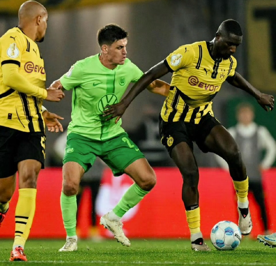 德国杯清晨走向成谜；皇家马德里遗憾出局；气氛紧张；团队化学反应显著的简单介绍