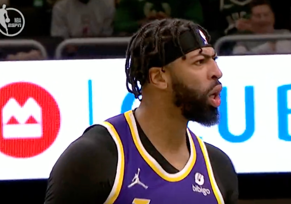 YIHAO-包含浓眉哥回归赛场，问鼎冠军首场状态亮眼，澳大利亚队观众沸腾！的词条