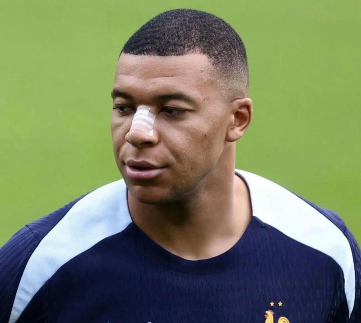 YIHAO-包含Scout巅峰对决，姆巴佩与90激战老鹰分钟，回归赛场胜负难料！的词条