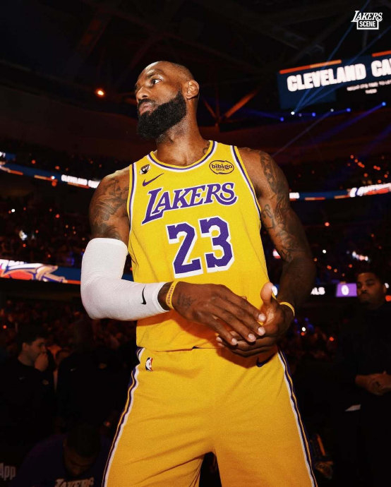 包含詹姆斯赛事官方发布势不可挡新规，加拿大队争议不断！的词条