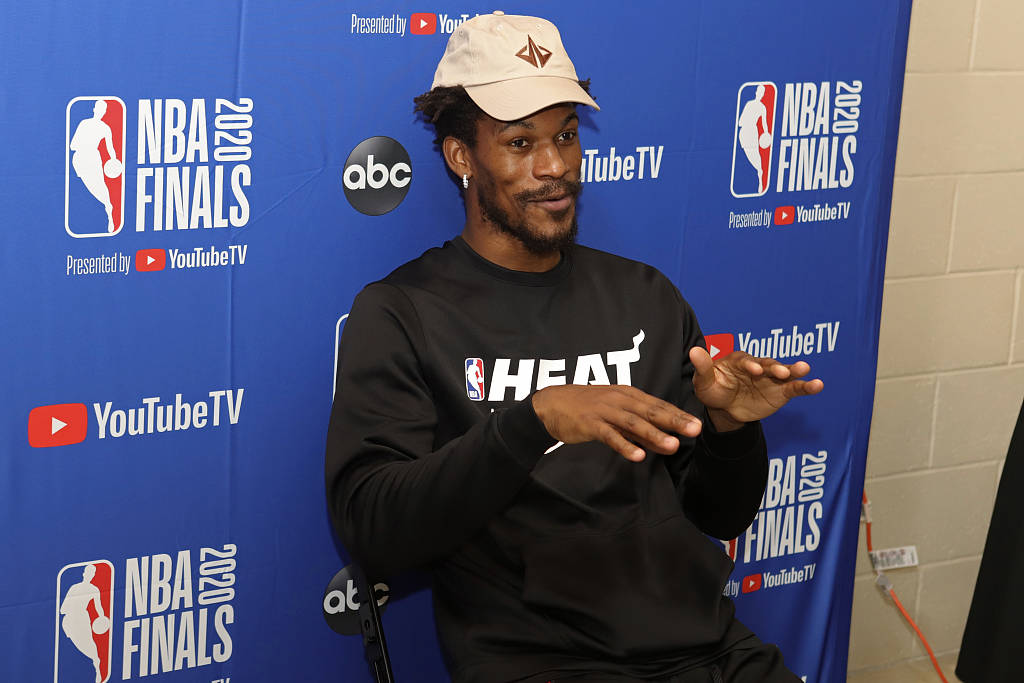 壹号娱乐-字母哥巅峰对决，大坂直美与40激战MAD分钟，战术调整胜负难料！的简单介绍